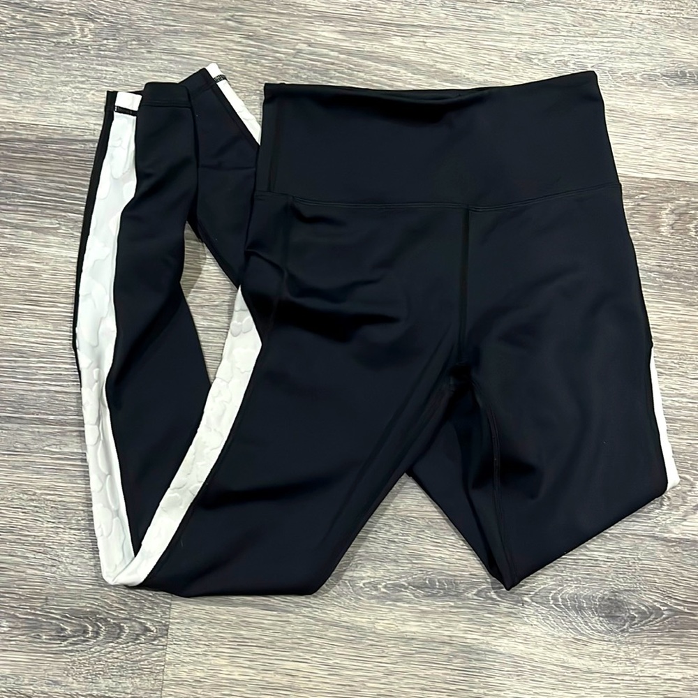 Zyia Active leopard light and tight leggings size 2